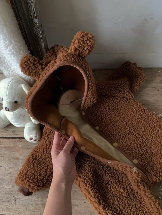 Baby Winter Boys And Girls Bear Double-sided Lamb Hooded Cotton Jersey $67.21 Dana Fashion Color: Beige Child size: 66cm Baby Clothing Product information: Fabric name; polar fleece Suitable for the season; winter, autumn Suitable for ages; infants and yo