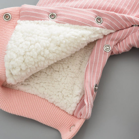 Baby winter clothes, jumpsuit $36.93 Dana Fashion Color: Pink Suit Height: 66cm Baby Clothing Applicable gender: neutral / male and female Sleeve length: long sleeve Whether hooded: there is a hat can not be removed suitable season: winter Whether to trim