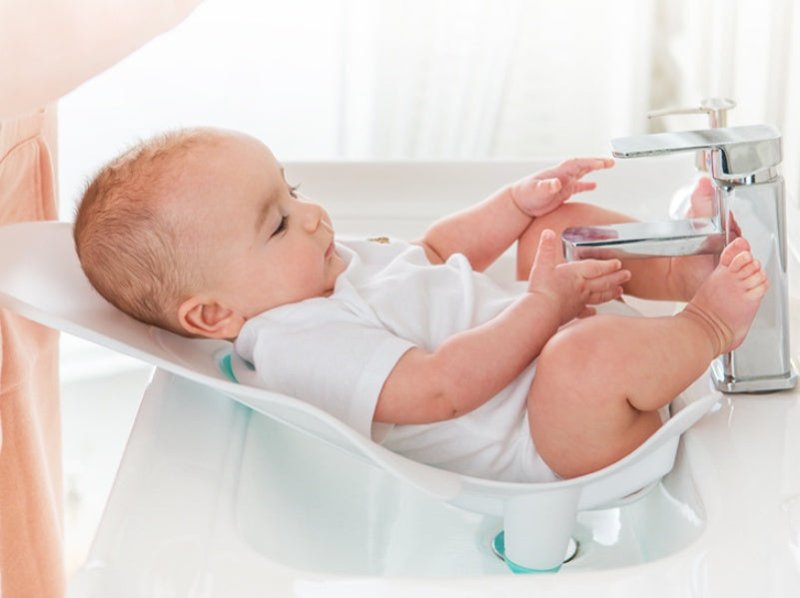 Bathtub baby $85.41 Dana Fashion Color: Blue Baby Clothing Product information: Color: Fresh blue, elegant powder Applicable age: Newborn to 18 months (weight ≤ 15kg) Material: TPR+PP Size: 50*34*18cm The 4-way card slot on the back is suitable for almost
