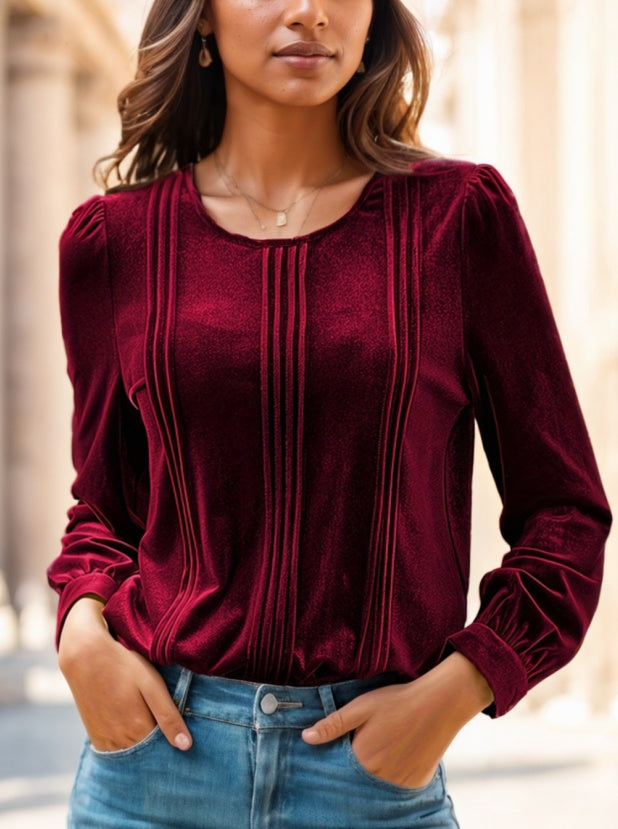 A Solid-colored Long-sleeved Top For Ladies