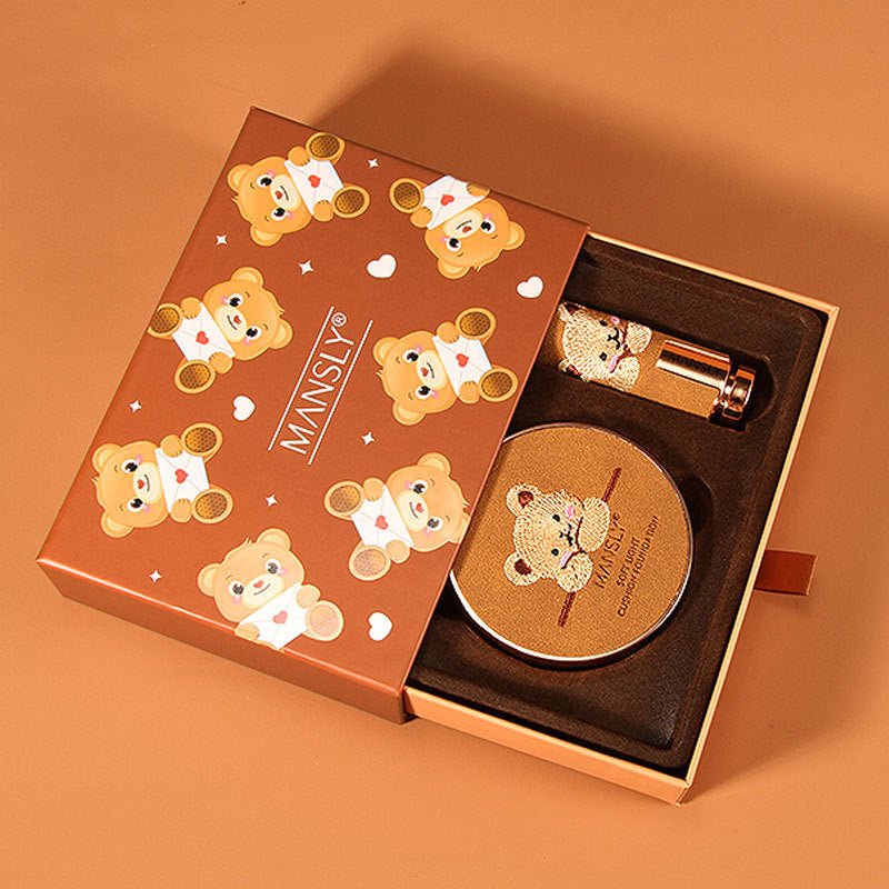 Bear Three-Color Lipstick Cushion Two-Piece Set $41.11 Dana Fashion style: Set makeup Product Information: Applicable people: Ladies Skin Type: General Efficacy: Modification, even skin tone Specifications: normal specifications Special purpose cosmetics: