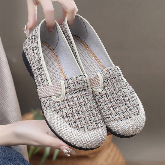 Beijing Cloth Shoes Spring Women $29.50 Dana Fashion Color: 852 Khaki Size: 35 Women's shoes Product information: Pattern: Ethnic Applicable sports: Universal Lining material: cloth Color: Butterfly Brown, butterfly Black, 85-1 red, 85-1 khaki, 85-2 Black