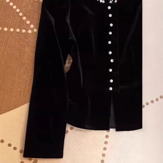 Black Beaded Velvet Puff Sleeve Shirt $59.50 Dana Fashion Color: Black Size: L Women's clothing Product information: Fabric name: Polyester Fiber Color: Black Size: M 35.00 kg-47.50 kg, L 48.00 kg-57.50 kg, XL 58.00 kg-67.50 kg Version: Loose Style type: