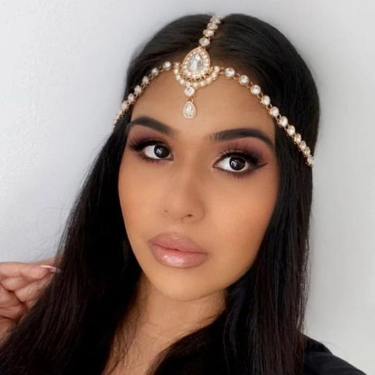 Bohemian Water Drop Forehead Lace $36.40 Dana Fashion Color: Gold Women's Accessories Product information: Color: gold, silver Style: Women's Material: Rhinestone Shape: Geometric Popular elements: rhinestones Style: Simple Packing list: Forehead chain *1