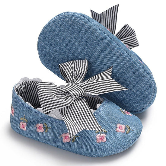 Bowknot Baby Shoes Girl Toddler Anti-Slip Shoe $28.23 Dana Fashion Color: Blue Size: 11CM Baby & Mother Size reference table (Coco mom's small shoe store) Sole code label 12 14 16 Shoe length 11cm 12cm 13cm Reference month age 0-6month 6-10month 10-16mont
