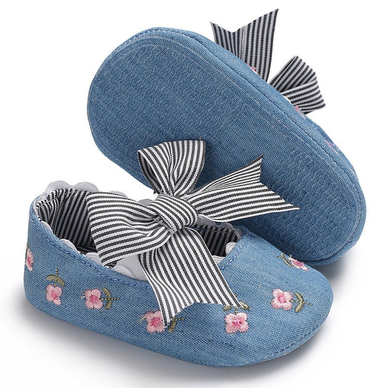 Bowknot Baby Shoes Girl Toddler Anti-Slip Shoe $28.23 Dana Fashion Color: Blue Size: 11CM Baby & Mother Size reference table (Coco mom's small shoe store) Sole code label 12 14 16 Shoe length 11cm 12cm 13cm Reference month age 0-6month 6-10month 10-16mont