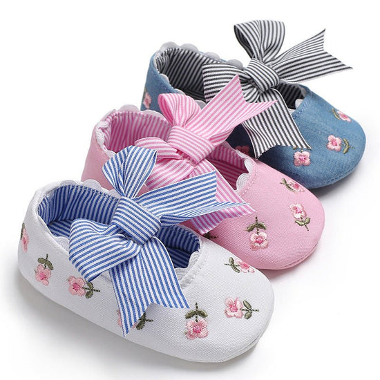 Bowknot Baby Shoes Girl Toddler Anti-Slip Shoe $28.23 Dana Fashion Color: Blue Size: 11CM Baby & Mother Size reference table (Coco mom's small shoe store) Sole code label 12 14 16 Shoe length 11cm 12cm 13cm Reference month age 0-6month 6-10month 10-16mont
