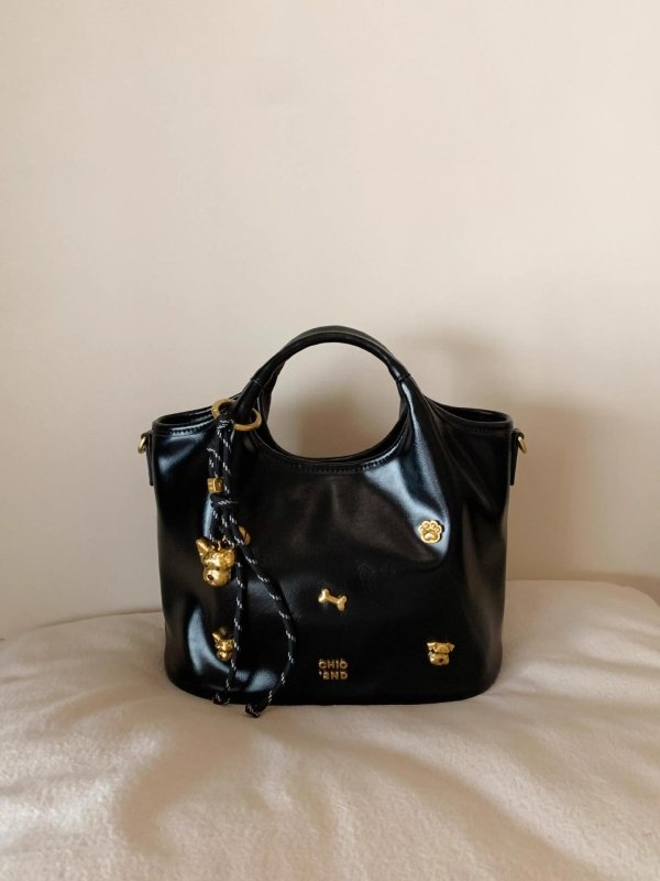 Bread Puppy Tote Bag Women's Portable Shoulder Messenger Bag $74.86 Dana Fashion Color: Black Baby & Mother Product information: Lining texture: Polyester Color: Black Hardness: medium and soft Material: PU Suitcase shape: square vertical model Number of