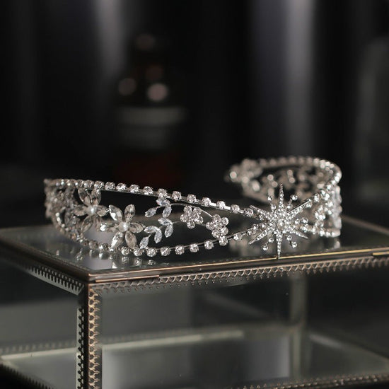 Bridal Crown Headdress Rhinestone Zircon Headband Light Luxury Wedding Wedding Accessories $35.82 Dana Fashion Color: White Women's Accessories Product information: Treatment Process: Electroplating Color: HG783 Style: Women's Material: Alloy Shape: Crown
