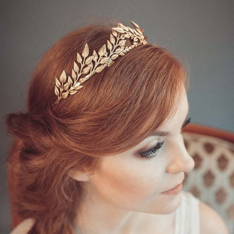 Bridal Golden Leaf Headband Alloy Crown Hair Accessories $15.00 Dana Fashion Color: Gold Women's Accessories Product information: Color: Gold non-diamond type, Silver non-diamond type Material: iron sheet Product size: 12 * 15cm Packing list: 1* Headband