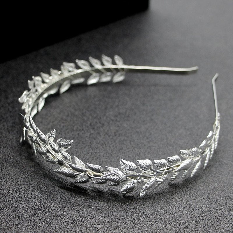 Bridal Golden Leaf Headband Alloy Crown Hair Accessories $15.00 Dana Fashion Color: Gold Women's Accessories Product information: Color: Gold non-diamond type, Silver non-diamond type Material: iron sheet Product size: 12 * 15cm Packing list: 1* Headband