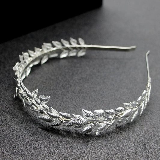 Bridal Golden Leaf Headband Alloy Crown Hair Accessories $15.00 Dana Fashion Color: Gold Women's Accessories Product information: Color: Gold non-diamond type, Silver non-diamond type Material: iron sheet Product size: 12 * 15cm Packing list: 1* Headband