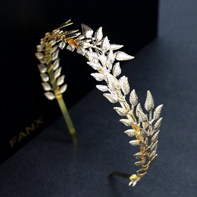 Bridal Golden Leaf Headband Alloy Crown Hair Accessories $15.00 Dana Fashion Color: Gold Women's Accessories Product information: Color: Gold non-diamond type, Silver non-diamond type Material: iron sheet Product size: 12 * 15cm Packing list: 1* Headband