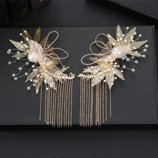Bridal Head-mounted Antique Style Classical Wedding Hair Accessories $86.37 Dana Fashion Color: Ear Clip Women's Accessories Product information: Color :Seven-pieceear Hook, Seven-pieceear Clip Material: Pearl Packing list: Hair accessories * 7-piece set