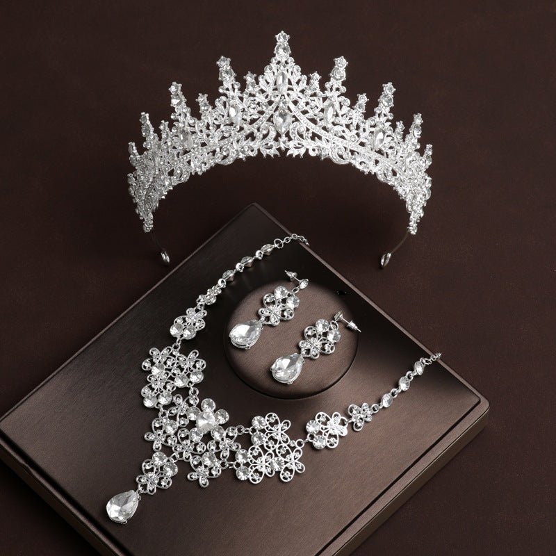 Bridal Headdress Crown Vintage Necklace Three-piece Earrings Set Pack $68.14 Dana Fashion Color: White Women's Accessories Product information: Treatment Process: Electroplating Color: White Style: Women's Material: Alloy Packing list: Headband+necklace+e