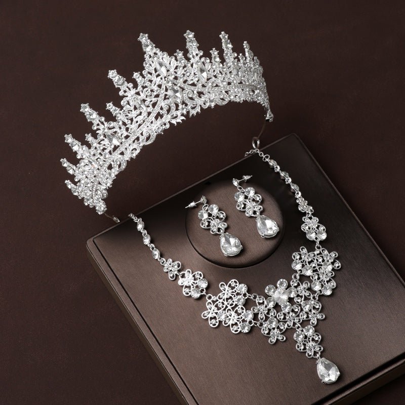 Bridal Headdress Crown Vintage Necklace Three-piece Earrings Set Pack $68.14 Dana Fashion Color: White Women's Accessories Product information: Treatment Process: Electroplating Color: White Style: Women's Material: Alloy Packing list: Headband+necklace+e