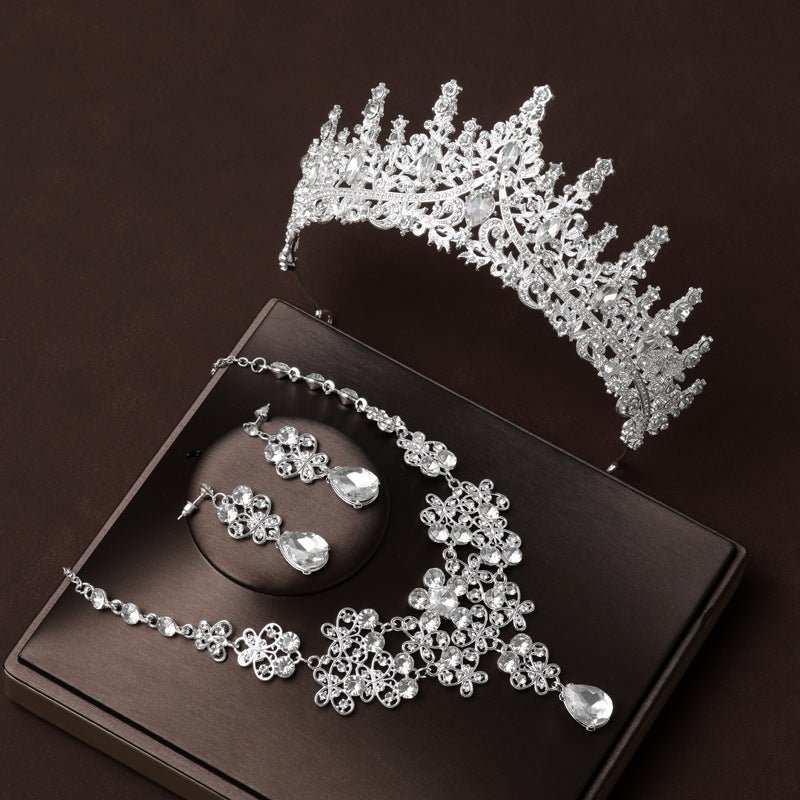 Bridal Headdress Crown Vintage Necklace Three-piece Earrings Set Pack $68.14 Dana Fashion Color: White Women's Accessories Product information: Treatment Process: Electroplating Color: White Style: Women's Material: Alloy Packing list: Headband+necklace+e