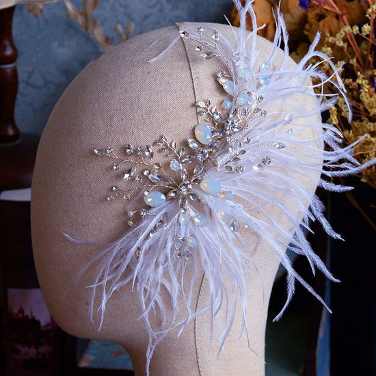 Bridal Wedding White Feather Alloy Diamond Crystal Hairband Hair Accessory $66.12 Dana Fashion Color: White Women's Accessories Product information: Color: White Material: Alloy Style: Korean style Packing list: Hairband *1 Product Image: