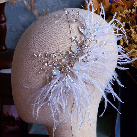 Bridal Wedding White Feather Alloy Diamond Crystal Hairband Hair Accessory $66.12 Dana Fashion Color: White Women's Accessories Product information: Color: White Material: Alloy Style: Korean style Packing list: Hairband *1 Product Image: