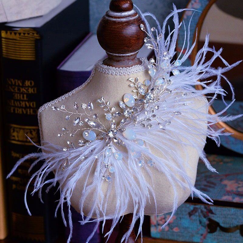 Bridal Wedding White Feather Alloy Diamond Crystal Hairband Hair Accessory $66.12 Dana Fashion Color: White Women's Accessories Product information: Color: White Material: Alloy Style: Korean style Packing list: Hairband *1 Product Image: