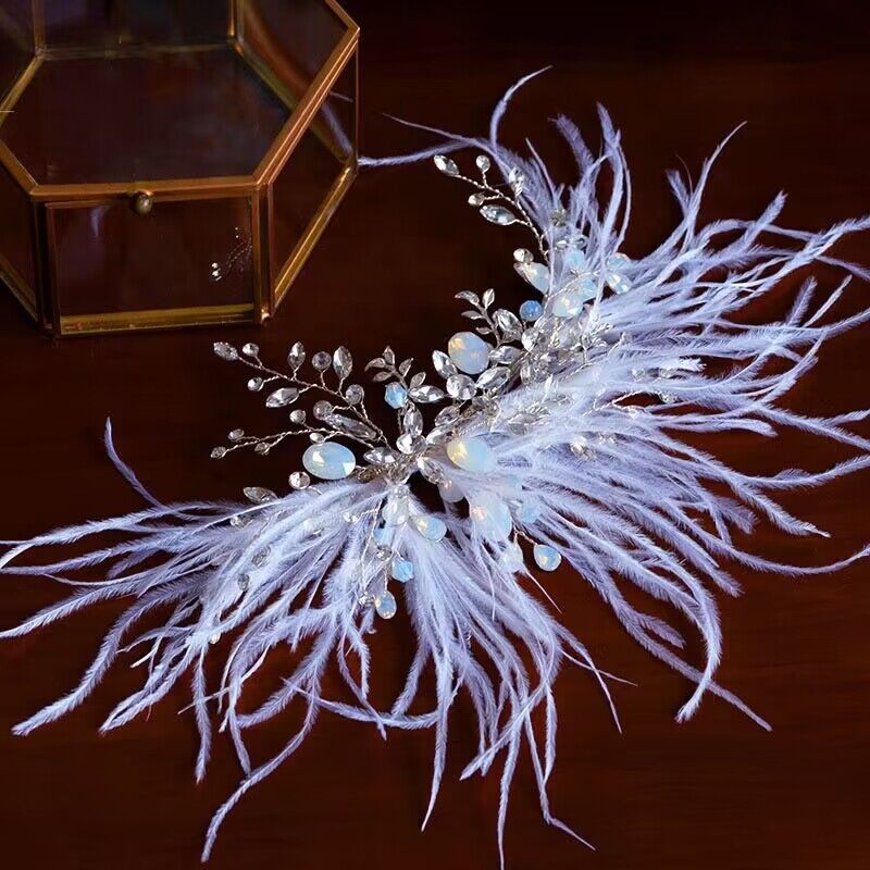 Bridal Wedding White Feather Alloy Diamond Crystal Hairband Hair Accessory $66.12 Dana Fashion Color: White Women's Accessories Product information: Color: White Material: Alloy Style: Korean style Packing list: Hairband *1 Product Image: