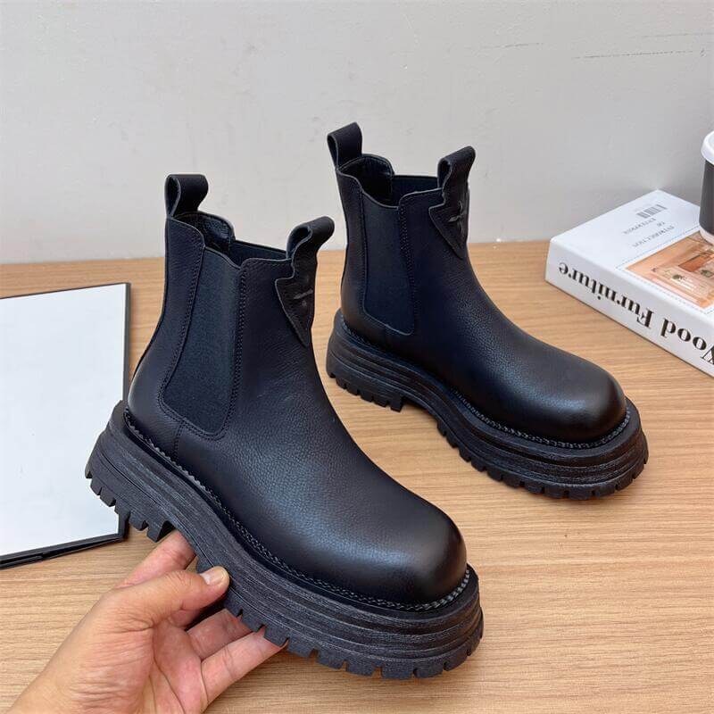 British Style Complex Sleeve Motorcycle Boots Women $55.90 Dana Fashion Color: Black Size: 35 Women's shoes Product information: Lining material: Leather Color: khaki, black, Ginger yellow Size: 35, 36, 37, 38, 39, 40 Sole material: rubber Toe holder shap