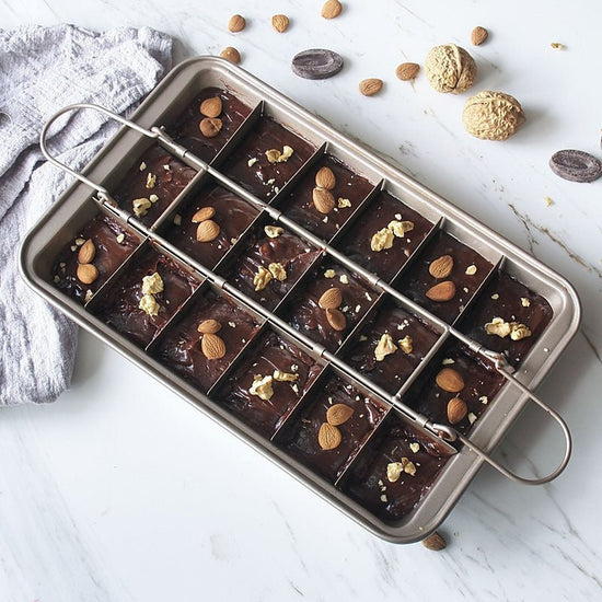 Brownie Baking Pan Cake Mould Square Bread Baking $44.58 Dana Fashion Color: Silver Dana's Kitchen Product Name: Checkered Brownie Baking Pan Size: length 31 * width 20 * height 4.9cm Thickness: 0.7mm Material: High carbon steel + European standard new Te