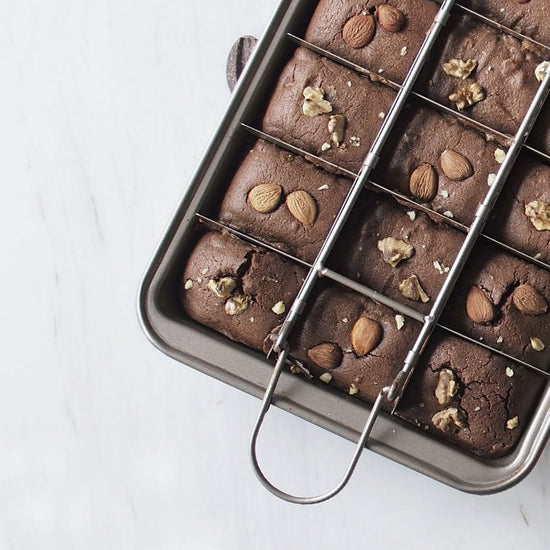 Brownie Baking Pan Cake Mould Square Bread Baking $44.58 Dana Fashion Color: Silver Dana's Kitchen Product Name: Checkered Brownie Baking Pan Size: length 31 * width 20 * height 4.9cm Thickness: 0.7mm Material: High carbon steel + European standard new Te