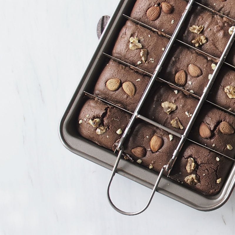 Brownie Baking Pan Cake Mould Square Bread Baking $44.58 Dana Fashion Color: Silver Dana's Kitchen Product Name: Checkered Brownie Baking Pan Size: length 31 * width 20 * height 4.9cm Thickness: 0.7mm Material: High carbon steel + European standard new Te