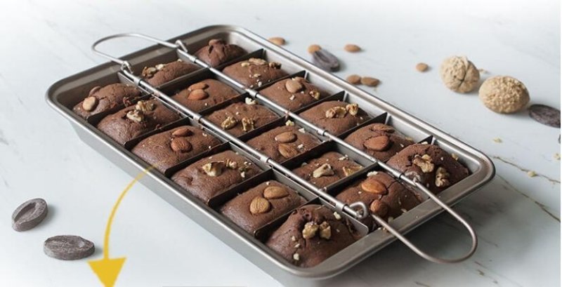 Brownie Baking Pan Cake Mould Square Bread Baking $44.58 Dana Fashion Color: Silver Dana's Kitchen Product Name: Checkered Brownie Baking Pan Size: length 31 * width 20 * height 4.9cm Thickness: 0.7mm Material: High carbon steel + European standard new Te