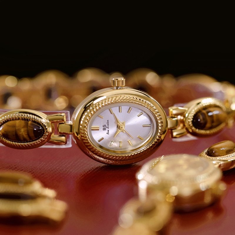 BS Gold Retro Rich Tigereye Chain Watch $25.00 Dana Fashion Color: Tiger Eye Champagne Gold Women's Accessories Product information: Color: Tiger Eye gold white, tiger eye champagne gold Thickness: 7mm Movement type: Quartz Dial diameter: 20*24 Crown type