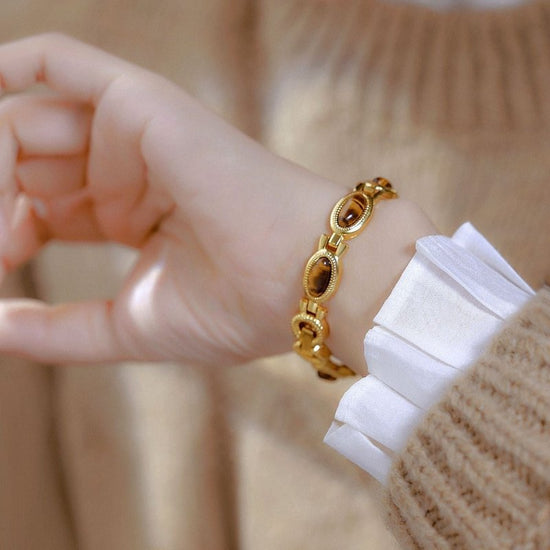 BS Gold Retro Rich Tigereye Chain Watch $25.00 Dana Fashion Color: Tiger Eye Champagne Gold Women's Accessories Product information: Color: Tiger Eye gold white, tiger eye champagne gold Thickness: 7mm Movement type: Quartz Dial diameter: 20*24 Crown type