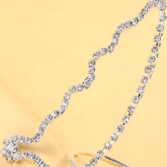 Butterfly Bracelet Female Simple Shiny Rhinestone Armband $20.33 Dana Fashion Color: Gold Women's Accessories Product information: Treatment Process: Electroplating Color: gold, silver Material: Rhinestone Packing list: 1* Armband Product Image: