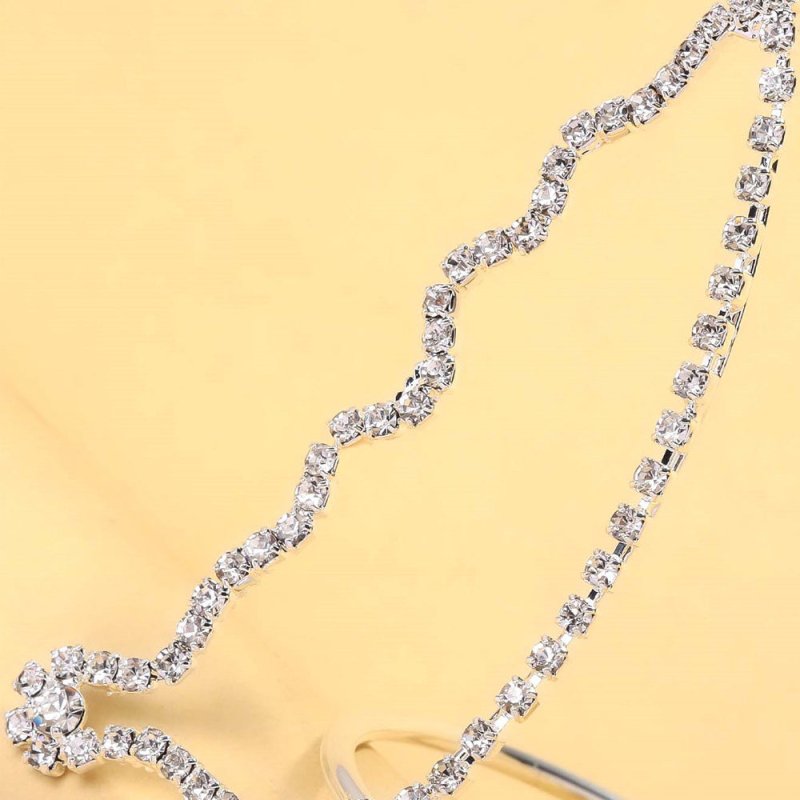 Butterfly Bracelet Female Simple Shiny Rhinestone Armband $20.33 Dana Fashion Color: Gold Women's Accessories Product information: Treatment Process: Electroplating Color: gold, silver Material: Rhinestone Packing list: 1* Armband Product Image: