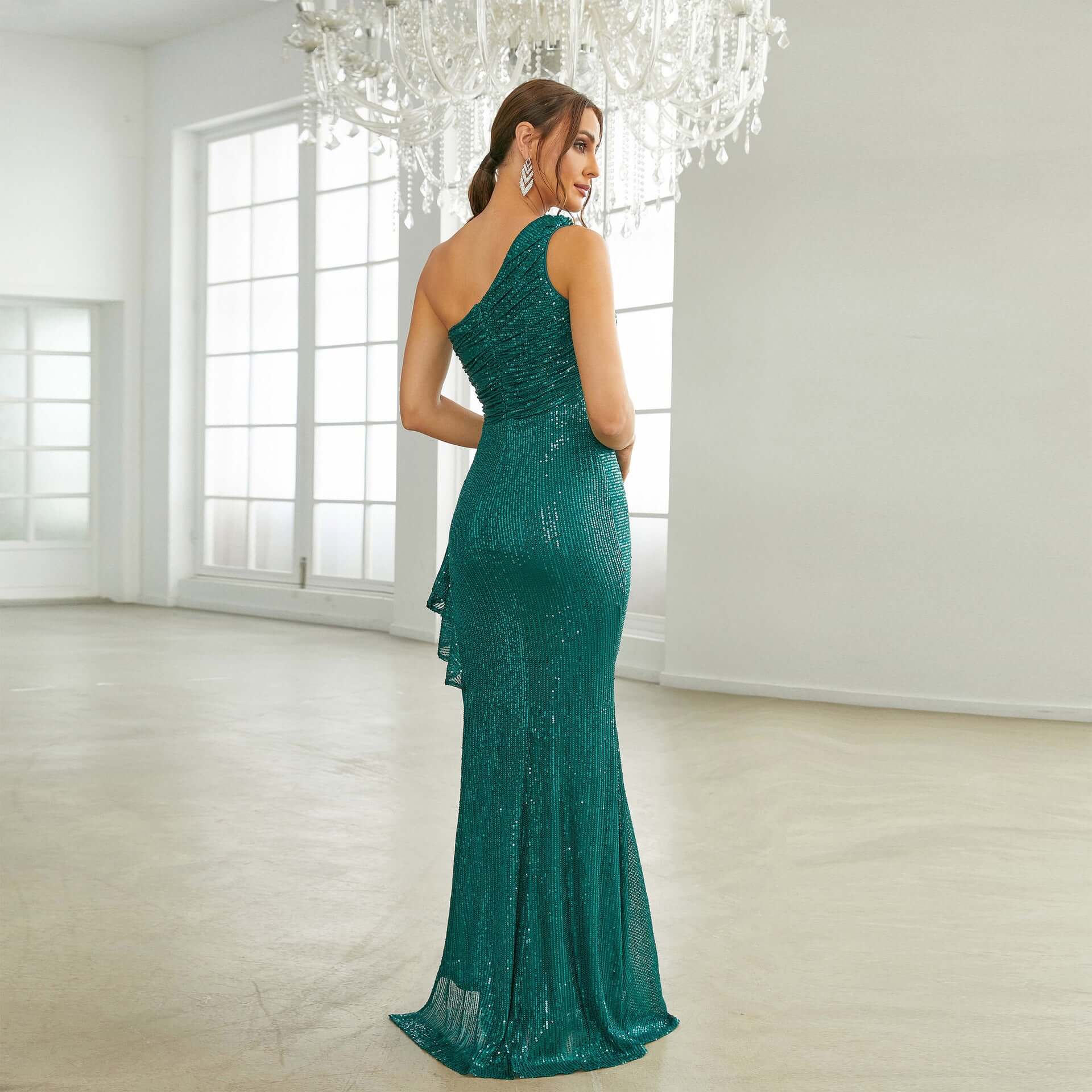 One-shoulder Diagonal Collar Lace Sequined Slit Banquet Evening Dress $101.41 Dana Fashion Color: Green Size: L Women's clothing Product information: Pattern: solid color Skirt type: hip skirt Color: green Waist type: high waist Size: S,M,L,XL Style type: