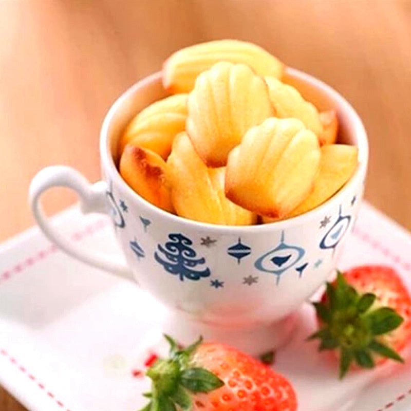cake mold 15 shell cake baking pan silicone cake mold $9.52 Dana Fashion Color: Photo Color Dana's Kitchen Material: Silicone product description: (1) Use high-quality silicone material, and passed the FDA and SGS certification. (2) Withstand temperature