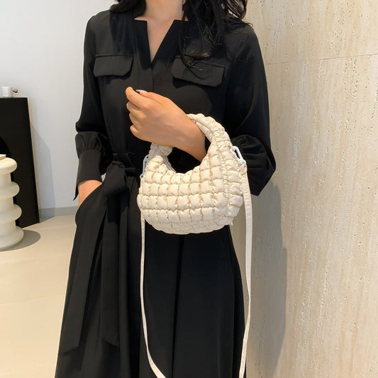 Casual Fashion Personalized Women's New Handbag $30.26 Dana Fashion Color: Beige Size: 22X15X6.5CM Women's Bags Product information: Color: Milky White, black, sky blue, khaki, pink Material: Plush Size: 22*15 * 6.5cm Style: Fashion Packing list: Women's