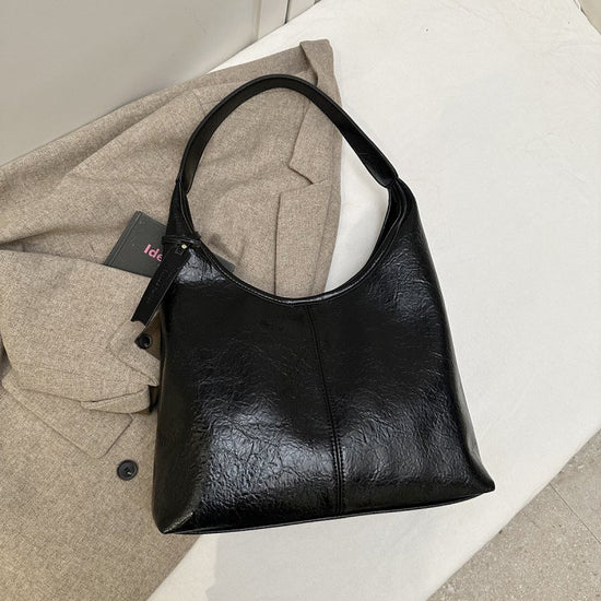 Casual Simple Easy Matching Tote Bag $43.50 Dana Fashion Color: Black Women's Bags Product information: Lining texture: Polyester Color: black, brown, red, brown Material: PU Package internal structure: mobile phone bag Popular elements: sewing thread Siz