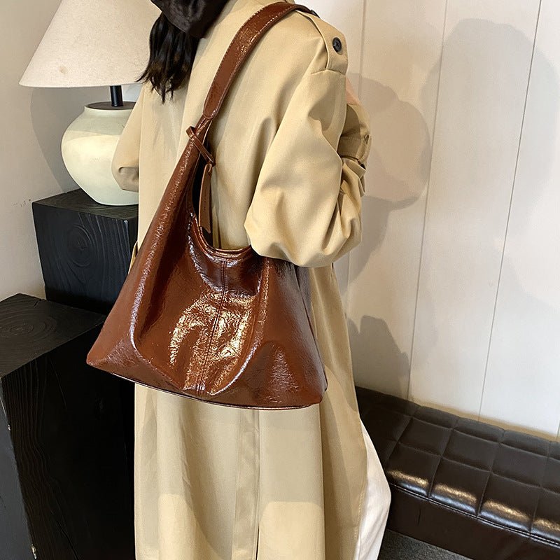 Casual Simple Easy Matching Tote Bag $43.50 Dana Fashion Color: Black Women's Bags Product information: Lining texture: Polyester Color: black, brown, red, brown Material: PU Package internal structure: mobile phone bag Popular elements: sewing thread Siz