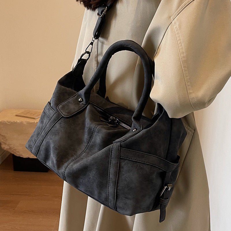 Casual Versatile Large Capacity Shoulder Messenger Bag $49.00 Dana Fashion Color: Black Women's Bags Product information: Applicable Gender: Female Pattern: solid color Applicable scenario: leisure travel Color: khaki, Black Material: Pu Style: street tre