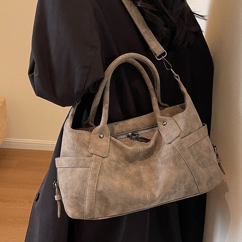 Casual Versatile Large Capacity Shoulder Messenger Bag $49.00 Dana Fashion Color: Black Women's Bags Product information: Applicable Gender: Female Pattern: solid color Applicable scenario: leisure travel Color: khaki, Black Material: Pu Style: street tre