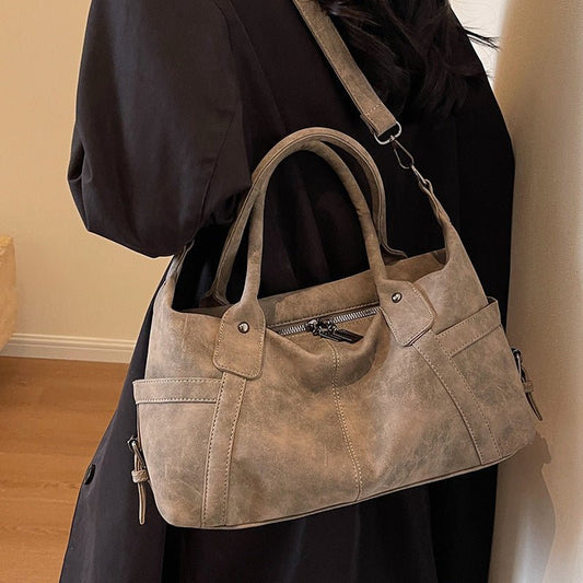 Casual Versatile Large Capacity Shoulder Messenger Bag $49.00 Dana Fashion Color: Black Women's Bags Product information: Applicable Gender: Female Pattern: solid color Applicable scenario: leisure travel Color: khaki, Black Material: Pu Style: street tre