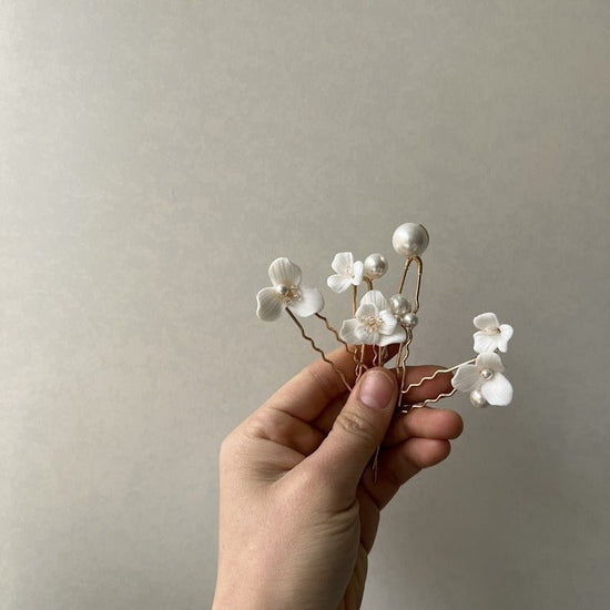 Ceramic Flower Pearl Embellished Bridal Hairpin Hair Plug Simple Hair Accessories $18.50 Dana Fashion Color: A Pair Of Gold Earrings Women's Accessories Product information: Style: Women's Color: gold one set, silver one set, gold earrings one pair (auric