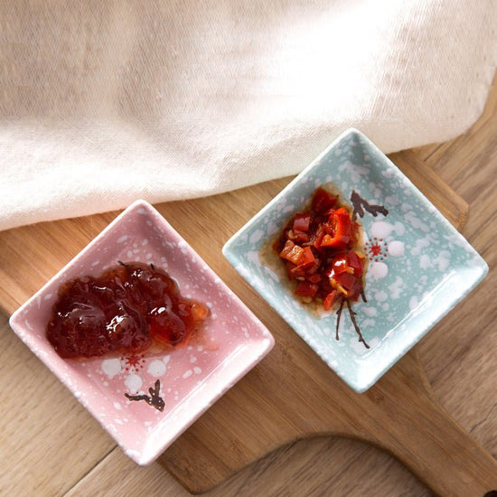 Ceramic Plate Seasoning Sauce Dish Snack Desser Plates Sushi Dishes Flavor Tray Kitchen Kid Bowl Tableware Saucer MOQ2 $25.00 Dana Fashion style: 4PCS A Dana's Kitchen Product Information: Product name: ceramic dipping dish Style: A (blue square) B (pink