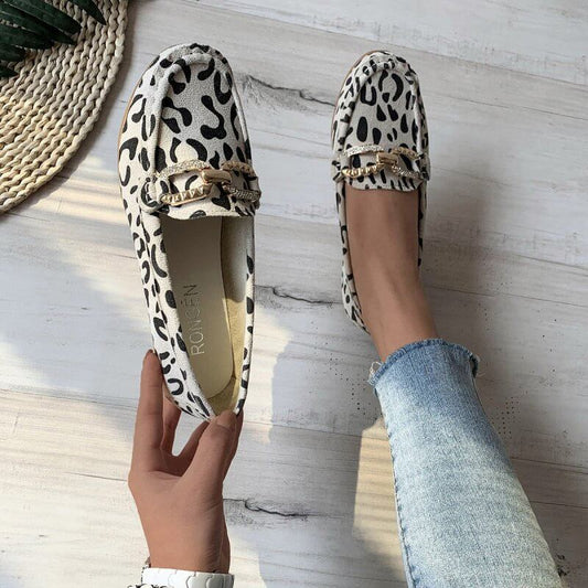 Chain Low-cut Flat Leopard Print Pumps Women $29.90 Dana Fashion Color: Beige Size: 36 Women's shoes Product information: Pattern: Leopard print Lining material: imitation leather Color: creamy-white Upper height: low top Heel height: low heel (1-3CM) Hee