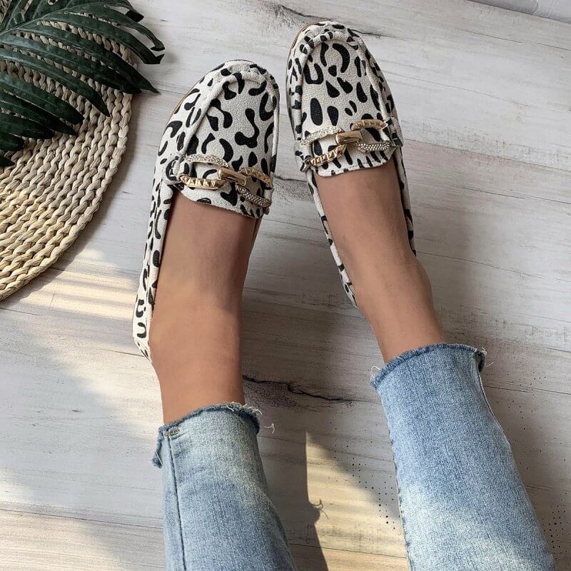 Chain Low-cut Flat Leopard Print Pumps Women $29.90 Dana Fashion Color: Beige Size: 36 Women's shoes Product information: Pattern: Leopard print Lining material: imitation leather Color: creamy-white Upper height: low top Heel height: low heel (1-3CM) Hee