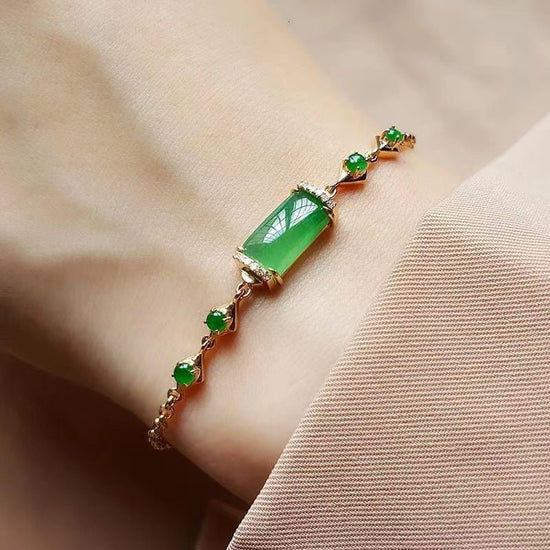 Chalcedony Brand Bracelet Female Yang Green Jade Tube Matching $30.28 Dana Fashion Color: Rose Gold Material: Copper Women's Accessories Product information: Color: rose gold Style: Women's Material: Copper Style: Retro Packing list: Copper bracelet * 1 P