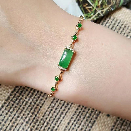 Chalcedony Brand Bracelet Female Yang Green Jade Tube Matching $30.28 Dana Fashion Color: Rose Gold Material: Copper Women's Accessories Product information: Color: rose gold Style: Women's Material: Copper Style: Retro Packing list: Copper bracelet * 1 P