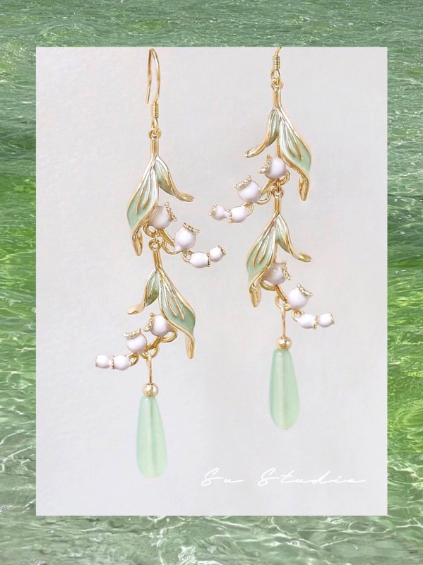 Cherry Blossom Girl Heart Asymmetry Super Fairy Slimming Sweet Earrings $20.00 Dana Fashion Color: Twine Bell Women's Accessories Product information: Treatment Process: Electroplating Color: Cherry Blossom, lazy autumn ginkgo cat, four leaves spring, Pan