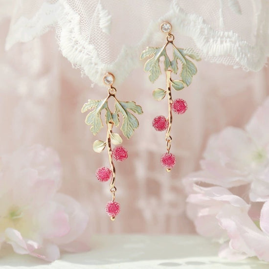 Cherry Blossom Girl Heart Asymmetry Super Fairy Slimming Sweet Earrings $20.00 Dana Fashion Color: Summer Berry Women's Accessories Product information: Treatment Process: Electroplating Color: Cherry Blossom, lazy autumn ginkgo cat, four leaves spring, P